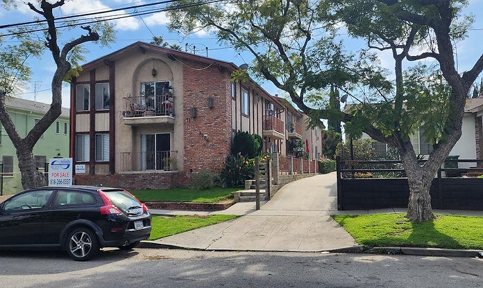 3124 Rowena Ave property thumbnail